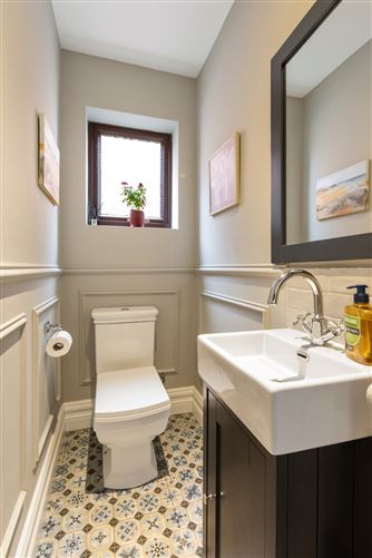https://photos-a.propertyimages.ie/media/3/3/1/5008133/5ccaba8b-f85c-4f13-a264-7fb19bd699a6_l.jpg
