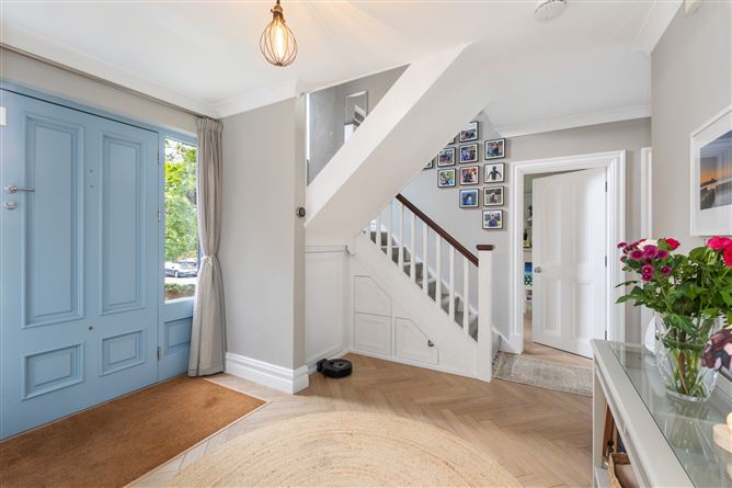 https://photos-a.propertyimages.ie/media/3/3/1/5008133/5ccaba8b-f85c-4f13-a264-7fb19bd699a6_l.jpg