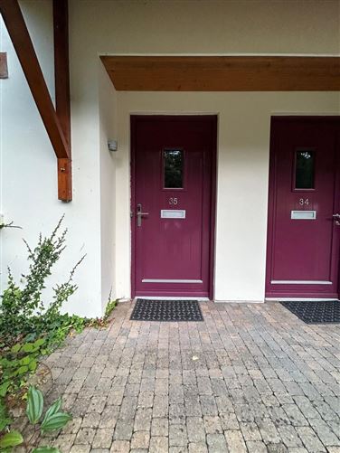 35 Courtyard Lodges, Fota Island Resort, Fota, Cork