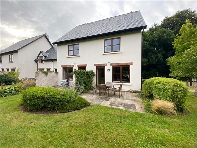 35 Courtyard Lodges, Fota Island Resort, Fota, Cork