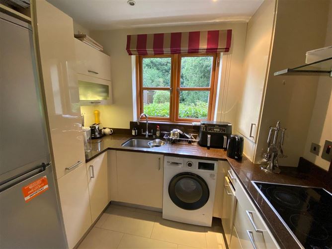 35 Courtyard Lodges, Fota Island Resort, Fota, Cork