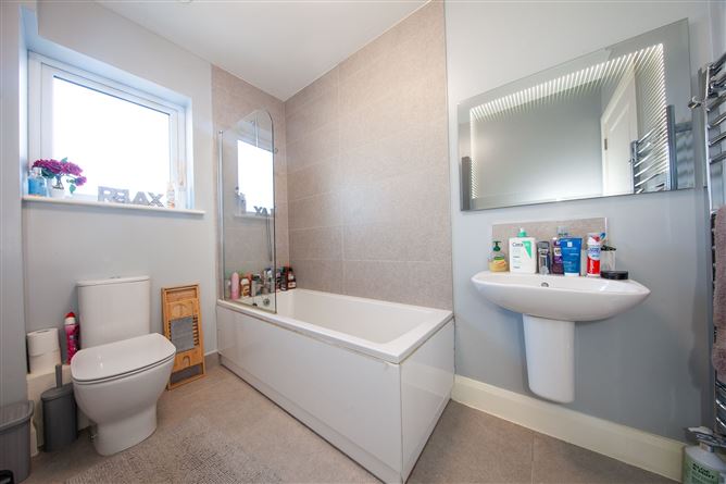 18 Hallwell Grove, Adamstown, Dublin