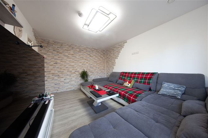 18 Hallwell Grove, Adamstown, Dublin