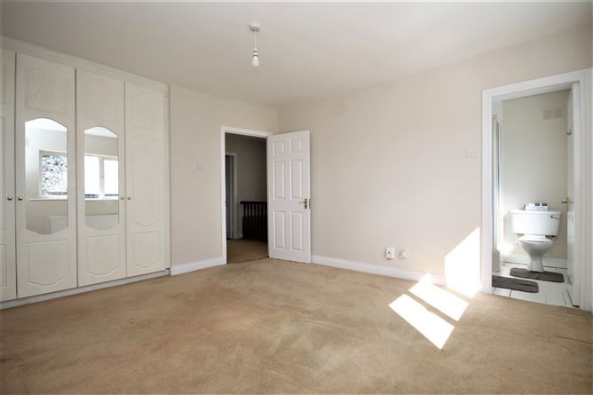 13 Ellensborough Drive, Kiltipper Road, Tallaght, D24