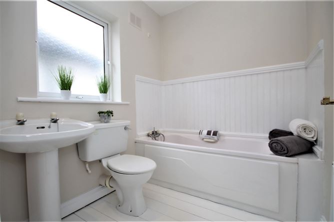 13 Ellensborough Drive, Kiltipper Road, Tallaght, D24