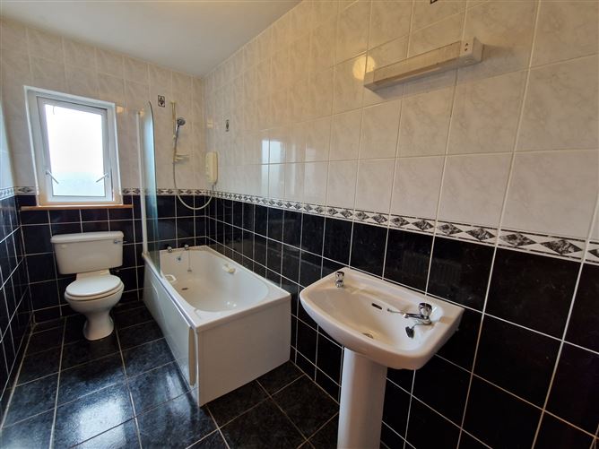 39 Lavey Manor, Charlestown, Co. Mayo