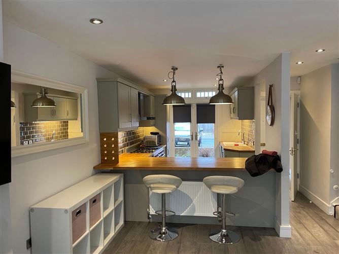 https://photos-a.propertyimages.ie/media/3/3/4/4902433/523a1d94-74bf-4767-a6f0-47b54e05ea28_l.jpg