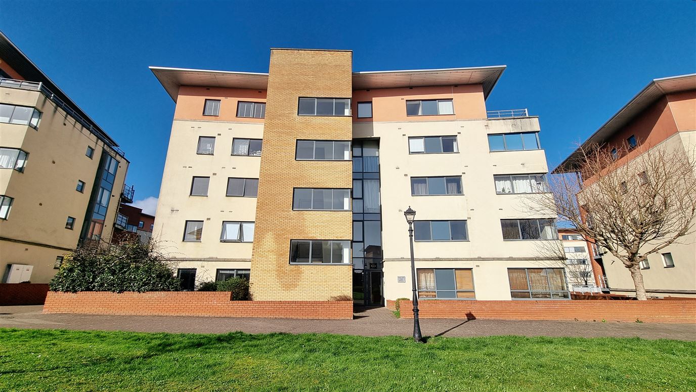 127 The Oval, Cabinteely,   Dublin 18