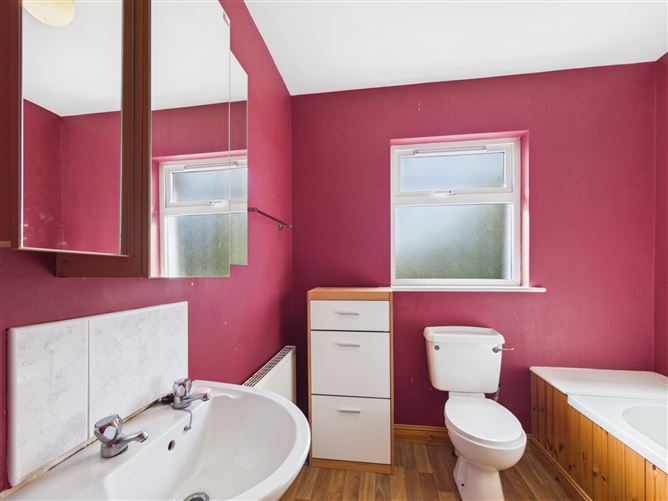 Photo 13 of 22 — 63 Marlstone Manor, Brittas Road, Thurles, Co. Tipperary
