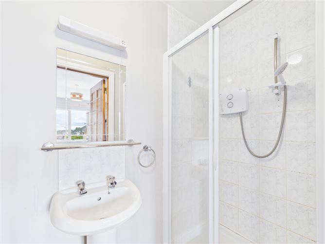 Photo 11 of 22 — 63 Marlstone Manor, Brittas Road, Thurles, Co. Tipperary