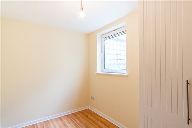 45 Griffith Hall, Drumcondra, Dublin 9