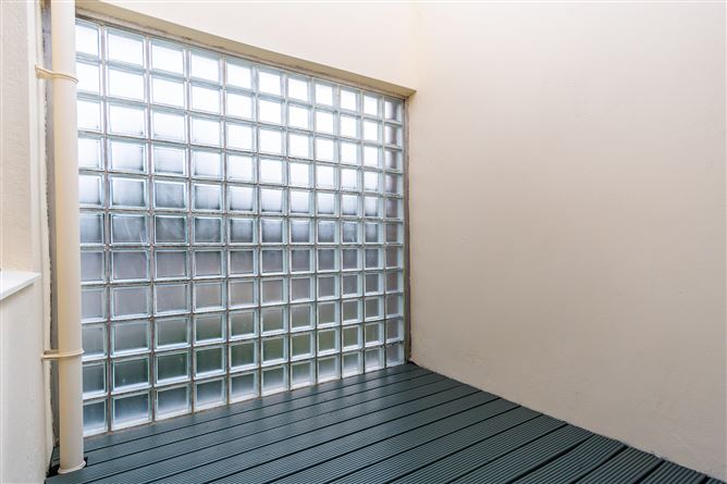 45 Griffith Hall, Drumcondra, Dublin 9
