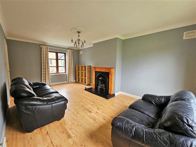 18 The Square, Cnoc na Greine, Kilcullen, Kildare