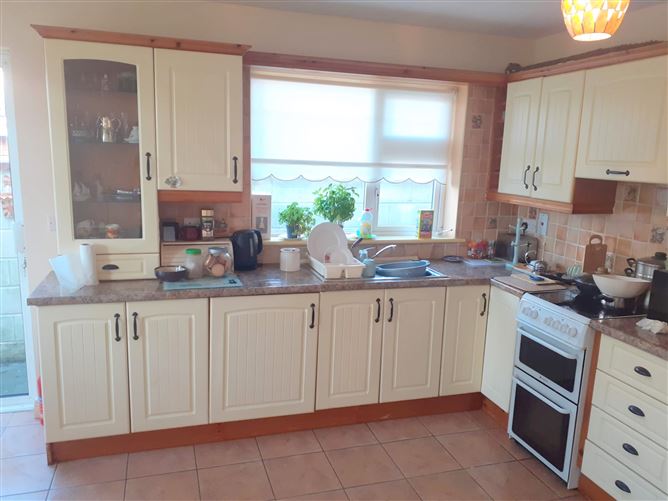 7 THE AVENUE BARNORA, Cahir, Tipperary