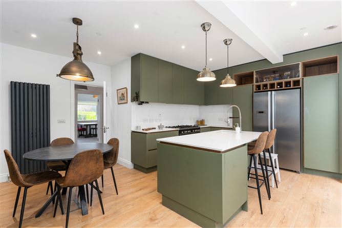 https://photos-a.propertyimages.ie/media/3/3/5/4913533/3f8a9928-77fd-4bea-a63e-17be65c6df21_l.jpg