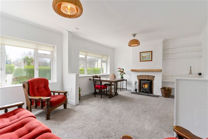 https://photos-a.propertyimages.ie/media/3/3/5/4913533/3f8a9928-77fd-4bea-a63e-17be65c6df21_l.jpg