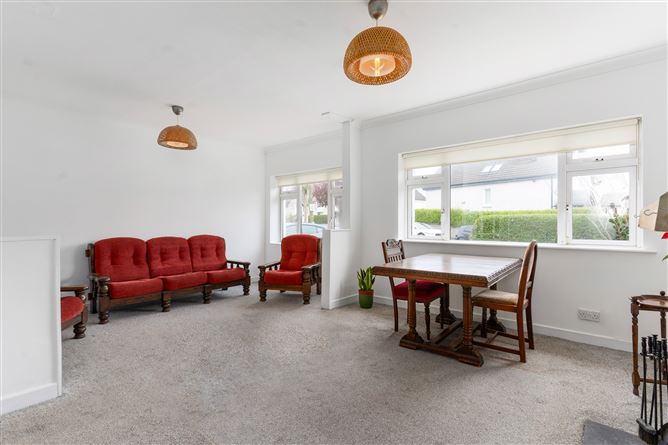 https://photos-a.propertyimages.ie/media/3/3/5/4913533/3f8a9928-77fd-4bea-a63e-17be65c6df21_l.jpg