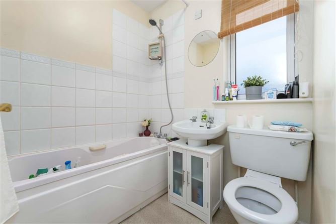 64 Deerhaven Avenue, Huntstown, Dublin 15, D15 R7Y4