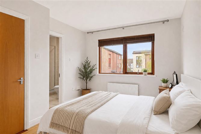 Photo 14 of 27 — 68 Hunters Walk, Hunterswood, Ballycullen, Dublin 24