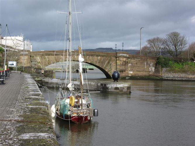 18 Castle House, Davitt's Quay, Dungarvan, Waterford