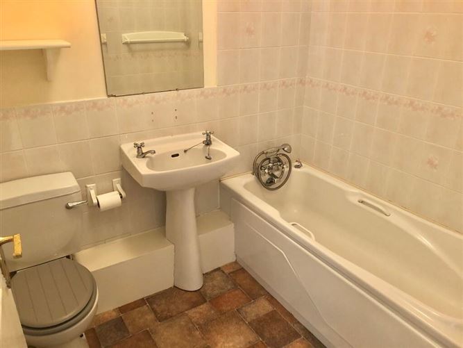 18 Castle House, Davitt's Quay, Dungarvan, Waterford