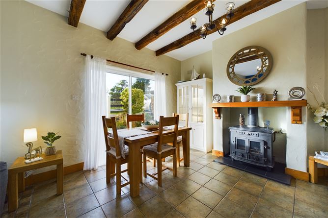 4 Pine Hill, Dunmore East, Waterford