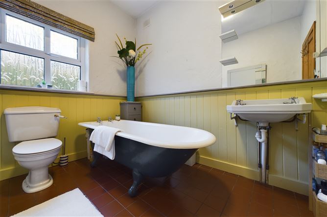 4 Pine Hill, Dunmore East, Waterford