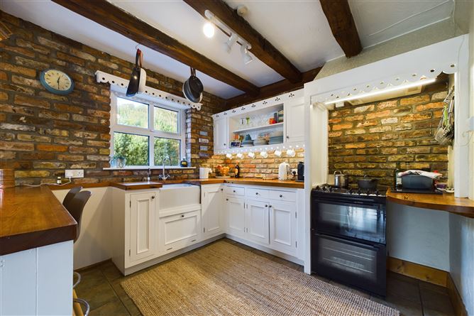 4 Pine Hill, Dunmore East, Waterford