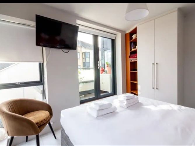https://photos-a.propertyimages.ie/media/3/3/7/4901733/23c14e52-a4e0-473b-9d60-6ca35b255fbf_l.jpg
