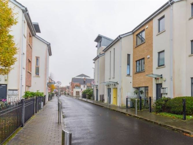 https://photos-a.propertyimages.ie/media/3/3/7/4901733/23c14e52-a4e0-473b-9d60-6ca35b255fbf_l.jpg