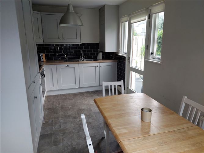 https://photos-a.propertyimages.ie/media/3/3/7/4936733/ff11f227-c008-40cf-abf9-9b8c6ba66c24_l.jpg