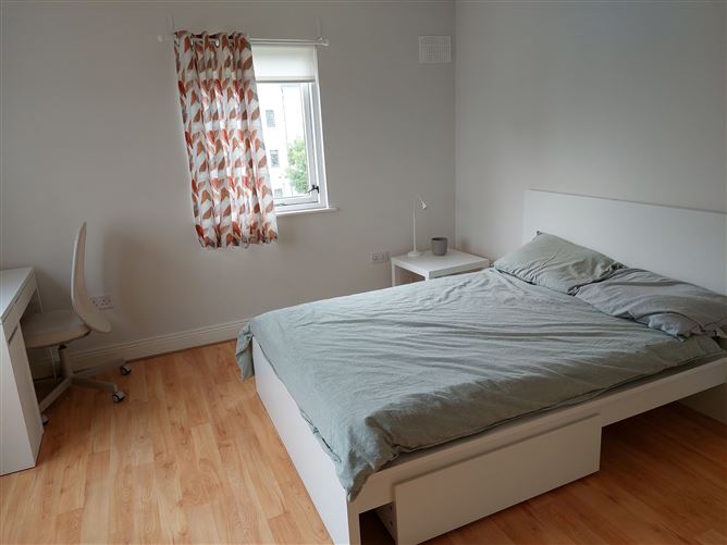 https://photos-a.propertyimages.ie/media/3/3/7/4936733/ff11f227-c008-40cf-abf9-9b8c6ba66c24_l.jpg