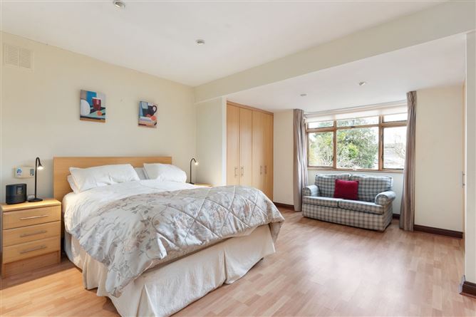 https://photos-a.propertyimages.ie/media/3/3/7/4997733/7ac5bafb-0ef3-46fe-8a22-20d725c9f20c_l.jpg