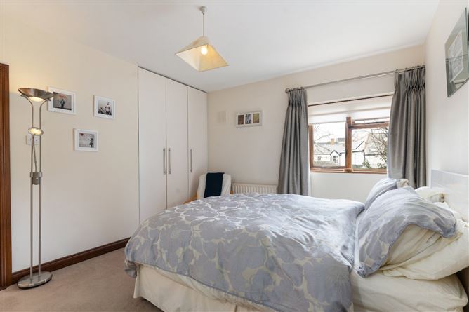 https://photos-a.propertyimages.ie/media/3/3/7/4997733/7ac5bafb-0ef3-46fe-8a22-20d725c9f20c_l.jpg