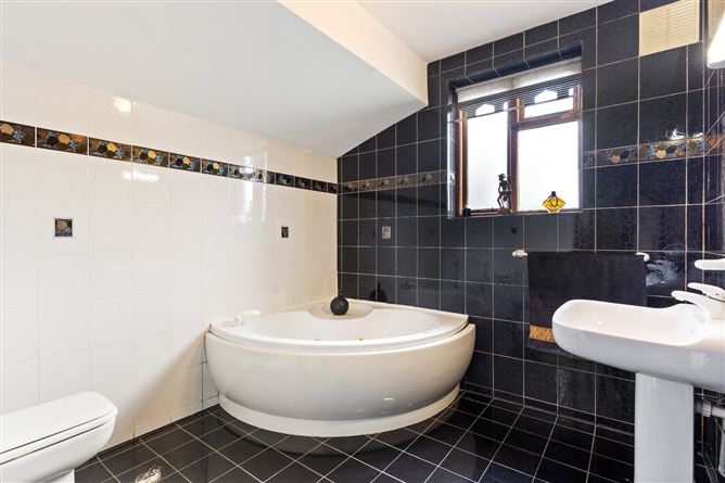 https://photos-a.propertyimages.ie/media/3/3/7/4997733/7ac5bafb-0ef3-46fe-8a22-20d725c9f20c_l.jpg