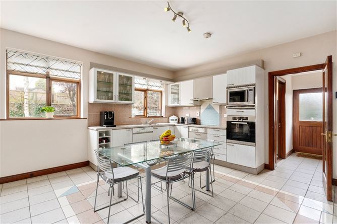 https://photos-a.propertyimages.ie/media/3/3/7/4997733/7ac5bafb-0ef3-46fe-8a22-20d725c9f20c_l.jpg