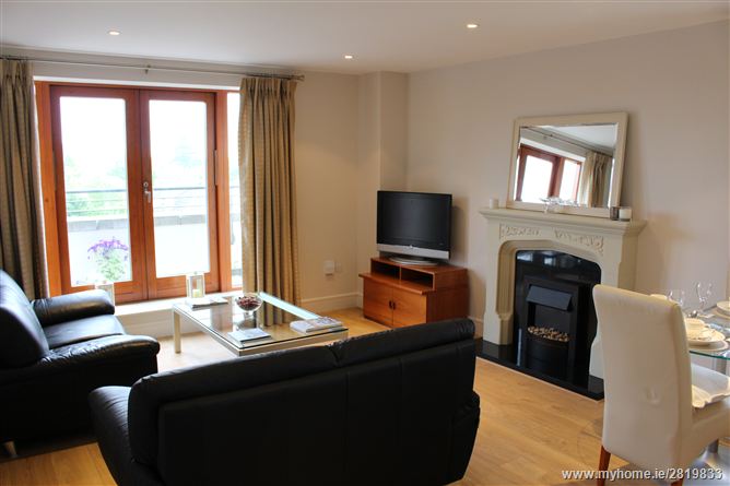 24 Carmanhall Court, Leopardstown,   Dublin 18
