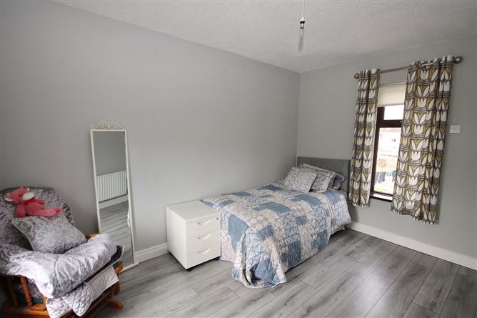 7 Dodsborough Cottages, Lucan, Co. Dublin