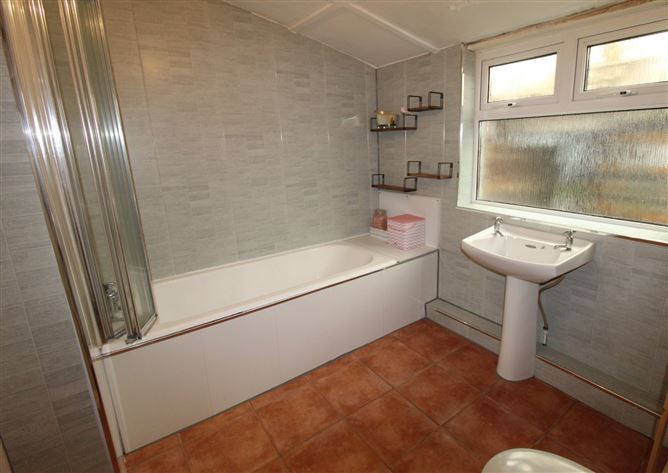7 Dodsborough Cottages, Lucan, Co. Dublin
