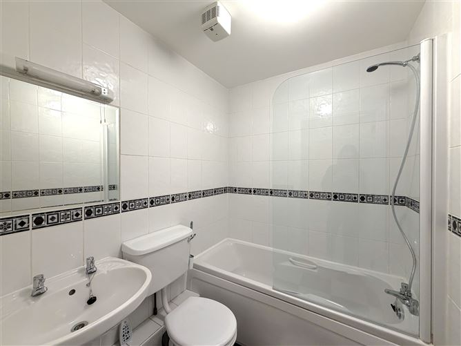 Photo 13 of 17 — 21 Ballycasey Court Apartments, Shannon, Clare