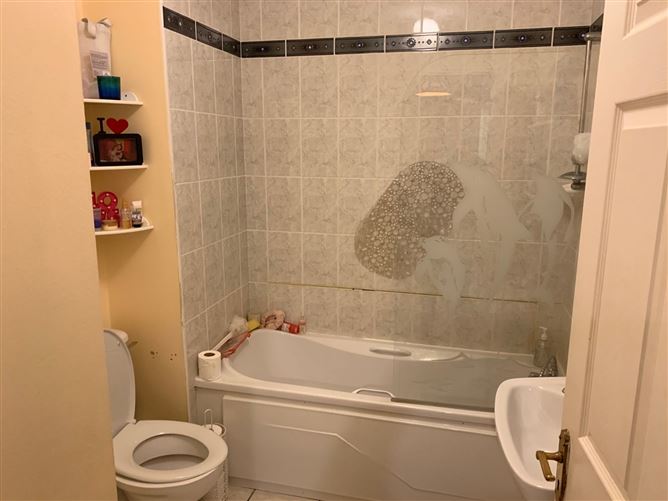 64 Maigh Riocaird, Headford Road, Galway City, Co. Galway