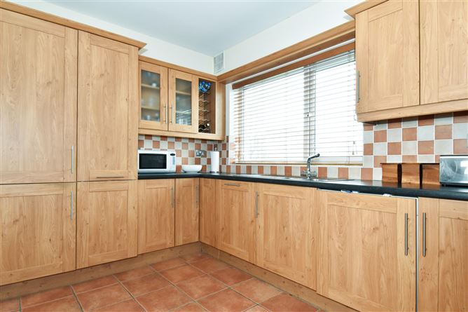 65 Caiseal Cam, Roscam, Galway