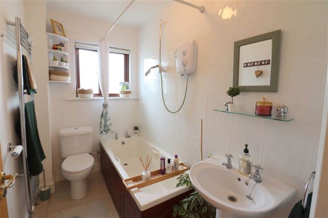 24 Dangan Heights, Newcastle, County Galway
