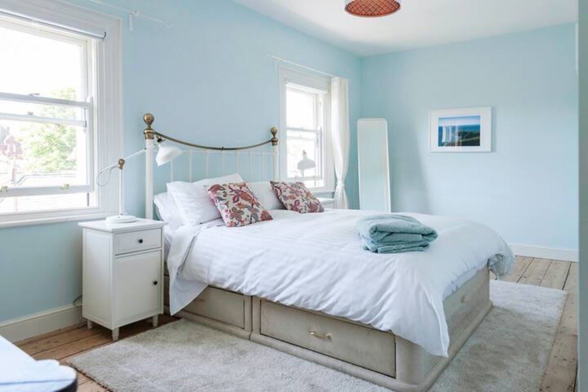 Photo 1 of 14 — Bright en-suite beside Phoenix Park, Dublin