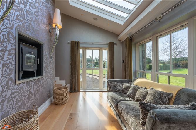 Mansion by the Connemara coast,10 Scath Na Mara