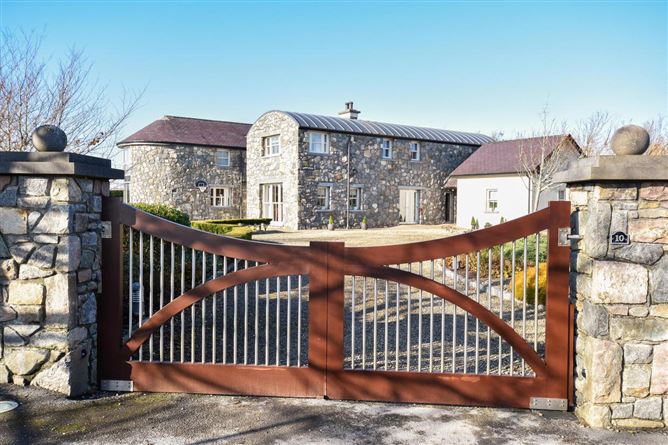 Mansion by the Connemara coast,10 Scath Na Mara
