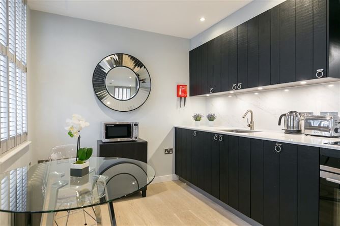 Sash & Piazza,London,Greater London,United Kingdom