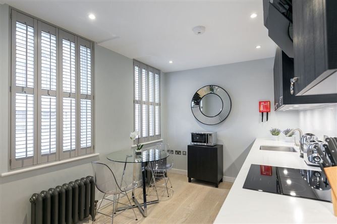 Sash & Piazza,London,Greater London,United Kingdom