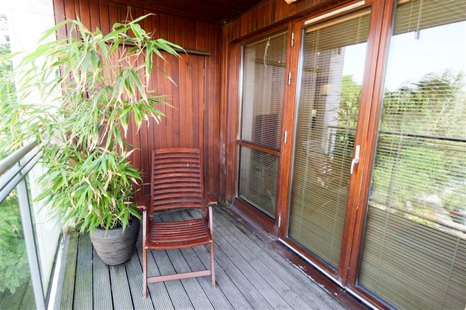 Photo 10 of 23 — 10 Castlegate Way, Adamstown, Lucan, Co. Dublin