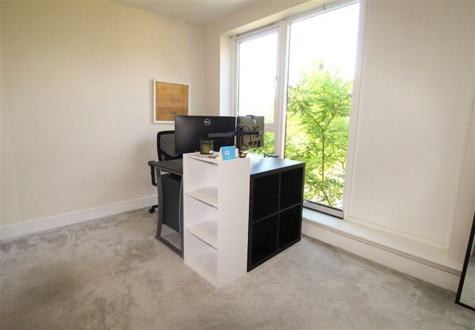 Photo 17 of 23 — 10 Castlegate Way, Adamstown, Lucan, Co. Dublin